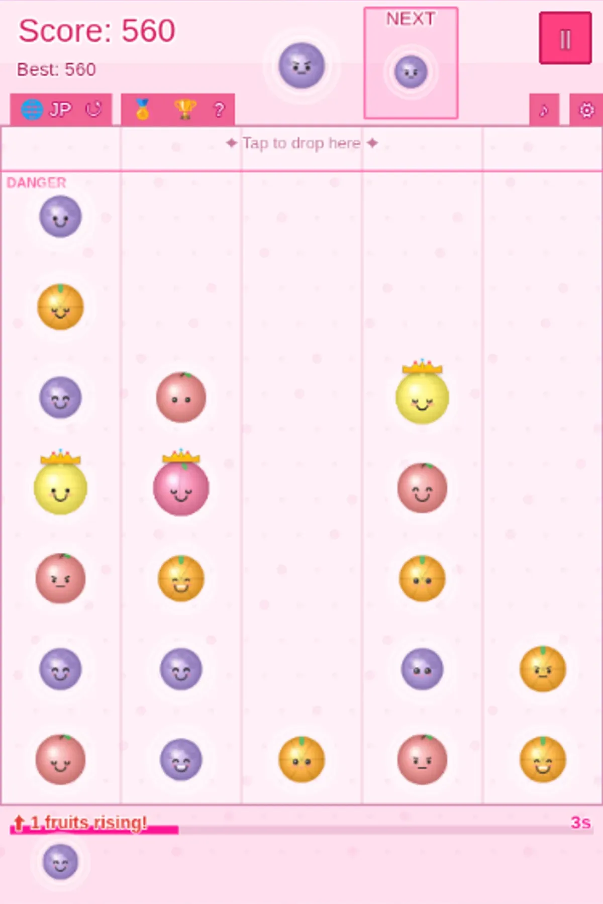 Fruit Bubble Pop phone board with a crowned yellow fruit in the fourth column and a score of 560.